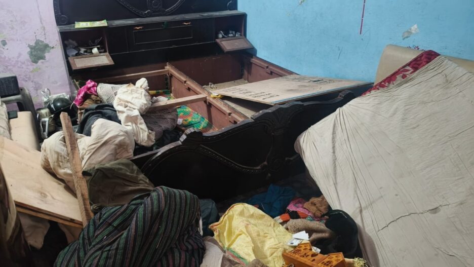 भाई की मिट्टी में गए परिवार के शादी वाले सूने पड़े घर में चोरों ने मचाया उत्पात,नगदी,गहने सहित की लाखो की चोरी