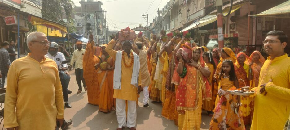 कलश यात्रा के साथ भरवारी में आरंभ हुई साप्ताहिक श्रीमदभागवत कथा