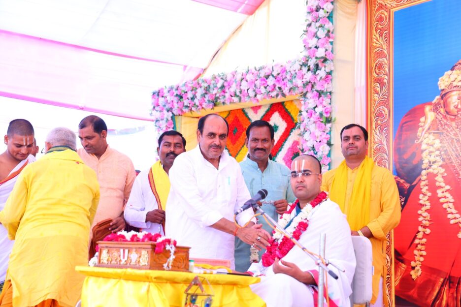 दारानगर में श्रीमद्भागवत कथा के दूसरे दिन शुकदेवजी के आगमन प्रसंग का वर्णन