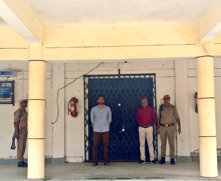 डीएम ने ई.वी.एम. एवं वी.वी.पैट वेयर हाउस का किया मासिक निरीक्षण