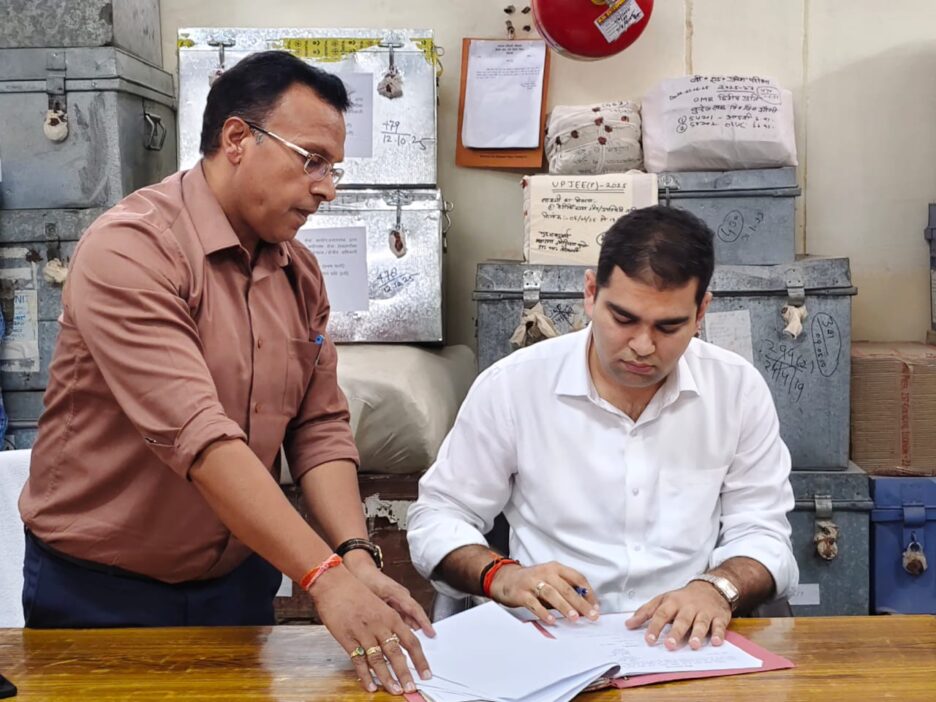 कौशाम्बी के नवागत डीएम अमित पाल ने कड़ा धाम में माता शीतला का किया दर्शन,कार्यालय पहुंचकर कार्यभार किया ग्रहण