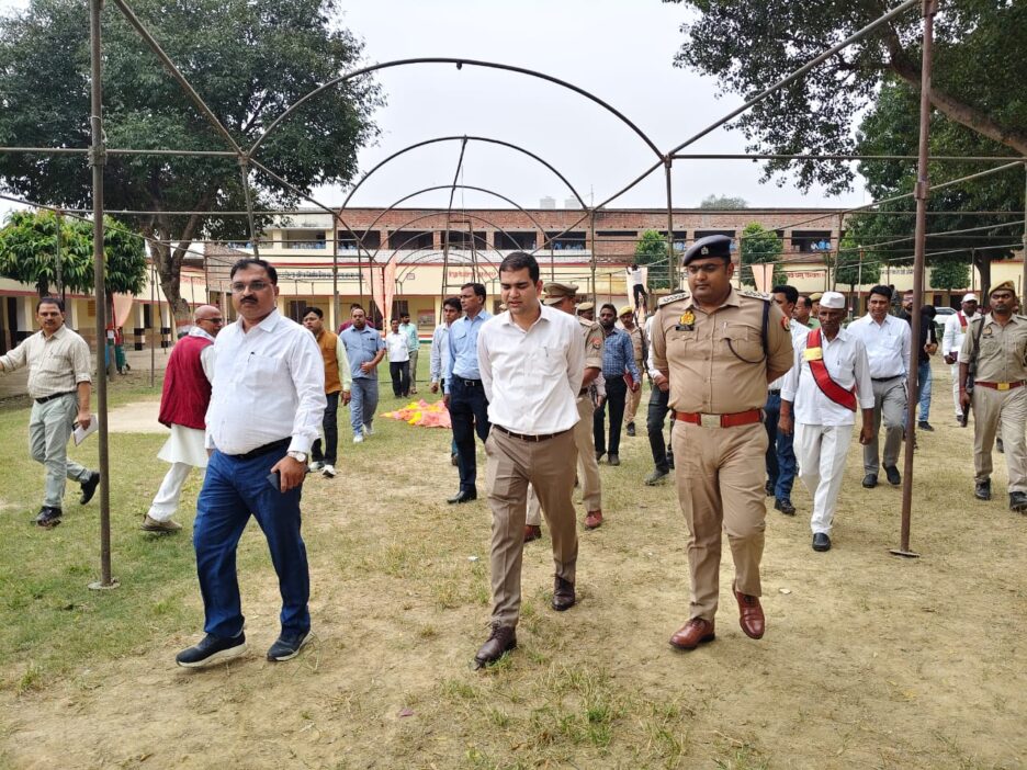 कौशाम्बी में डीएम ने भारत के मुख्य न्यायाधीश के आगमन के मद्देनजर महेश्वरी प्रसाद इंटर कॉलेज का निरीक्षण कर सुरक्षा से संबंधित सभी कार्यवाही सुनिश्चित कराने के दिए निर्देश