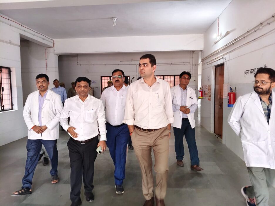 डीएम ने सामुदायिक स्वास्थ्य केंद्र आलमचन्द का किया निरीक्षण,दिए आवश्यक निर्देश