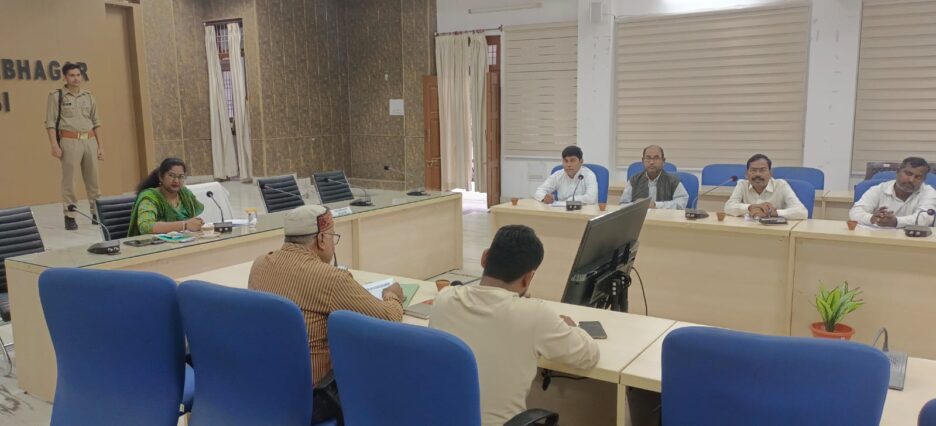 कौशाम्बी में एडीएम ने विशेष प्रगाढ़ पुनरीक्षण (SIR) कार्यक्रम के संबंध में राजनीतिक दलों के प्रतिनिधियों के साथ की बैठक