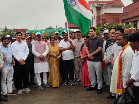 सरदार वल्लभ भाई पटेल की जयंती पर डीएम एवं भाजपा जिलाध्यक्ष ने पदयात्रा को हरी झण्डी दिखाकर किया रवाना