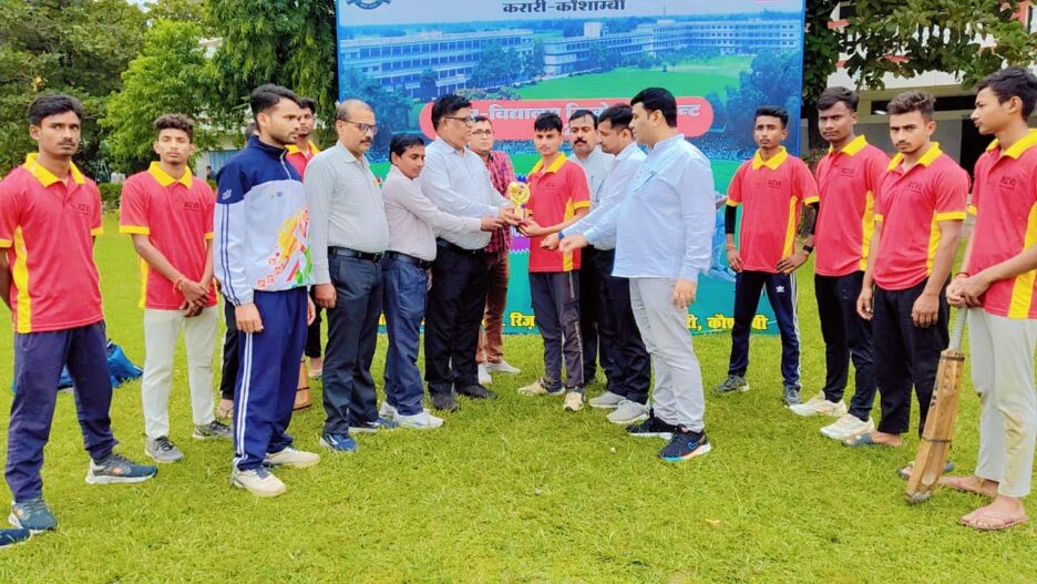 डॉ रिज़वी पी.जी. कॉलेज में अन्तर-विद्यालय क्रिकेट टूर्नामेंट का आयोजन,दिशांक विमल को मैन ऑफ द मैच