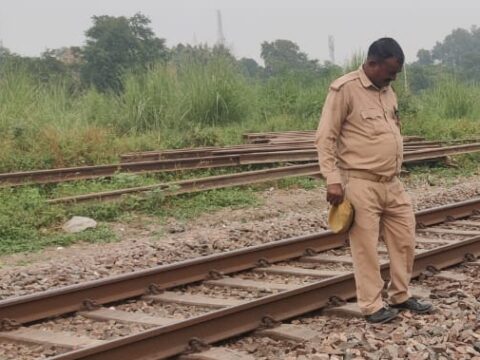 हाई स्पीड ट्रेन के आगे कूदा बुजुर्ग,रेलवे ट्रैक पर 200 मीटर फैले शव के टुकड़े,नहीं हुई शिनाख्त
