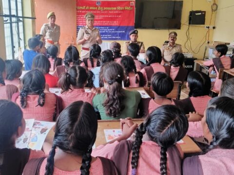 मिशन शक्ति अभियान के तहत सीओ ने कस्तूरबा गांधी विद्यालय में 100 से अधिक छात्राओं को दी सुरक्षा संबंधी जानकारी,हेल्पलाइन नंबरों के प्रति किया जागरूक
