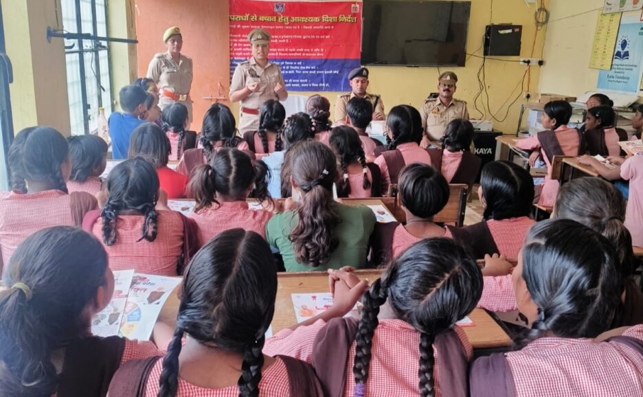 मिशन शक्ति अभियान के तहत सीओ ने कस्तूरबा गांधी विद्यालय में 100 से अधिक छात्राओं को दी सुरक्षा संबंधी जानकारी,हेल्पलाइन नंबरों के प्रति किया जागरूक