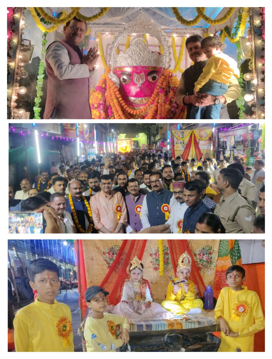 भरवारी के दशहरे में रावण का वध करने हनुमान जी के साथ विंटेज कार से निकले भगवान राम,ढोल नगाड़े के साथ निकला भरवारी का भव्य रामदल