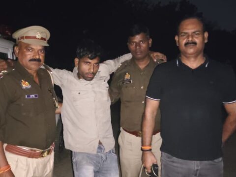 स्कूली छात्रा को प्रेम जाल में फंसाकर रेप करने वाले आरोपी के साथ पुलिस की हुई मुठभेड़, मुठभेड़ के दौरान आरोपी ने पुलिस टीम पर किया फायर,पुलिस की गोली से आरोपी घायल