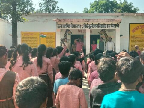 वंदे मातरम के 150 साल पूरे होने पर स्कूलों में वंदे मातरम गीत का सामूहिक गायन कर राष्ट्रभक्ति का दिया संदेश