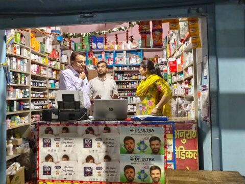 औषधि निरीक्षक ने मेडिकल स्टोरों का किया निरीक्षण,अनुराग मेडिकल स्टोर के विरूद्ध दर्ज कराई FIR