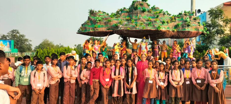 शैक्षिक भ्रमण कर बच्चों ने जाना सांस्कृतिक व धार्मिक विरासत का महत्व,तहसीलदार अनंत अग्रवाल ने बच्चों को बस से शैक्षिक भ्रमण के लिए किया है रवाना