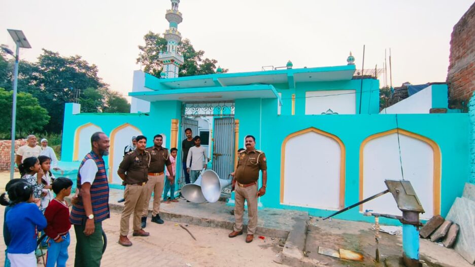 कौशाम्बी में पुलिस की बड़ी कार्रवाई,पुलिस ने अभियान चलाकर धार्मिक स्थलों से उतरवाए मानकविहीन लाउडस्पीकर