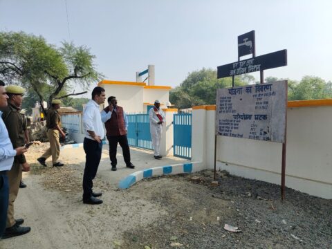 डीएम ने ग्राम-देवरा में पेयजल परियोजना का किया निरीक्षण,पेयजल परियोजना बन्द पाये जाने पर अधिशासी अभियंता जल निगम से स्पष्टीकरण प्राप्त करने के दिए निर्देश