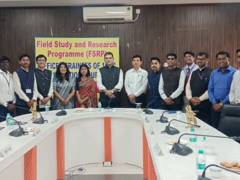 डीएम ने प्रशिक्षुओं से अपने प्रशासनिक अनुभव किए साझा,सभी के प्रश्नों का धैर्यपूर्वक उत्तर देते हुए किया मार्गदर्शन