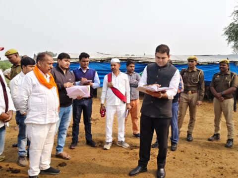 डीएम ने अस्थायी गौ-आश्रय स्थल,हटवा अब्बासपुर का किया निरीक्षण,सचिव से स्पष्टीकरण लेने के दिए निर्देश