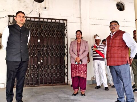 डीएम ने ई.वी.एम. एवं वी.वी.पैट वेयर हाउस का किया मासिक निरीक्षण