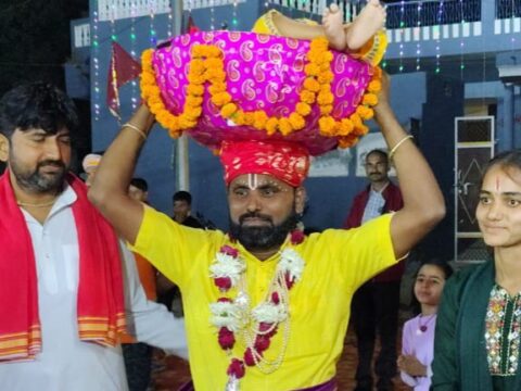 महिला घाट में चल रही श्रीमद् भागवत कथा मे श्रीकृष्ण जन्म की हुई लीला,कथा सुनकर भाव विभोर हुए श्रोता