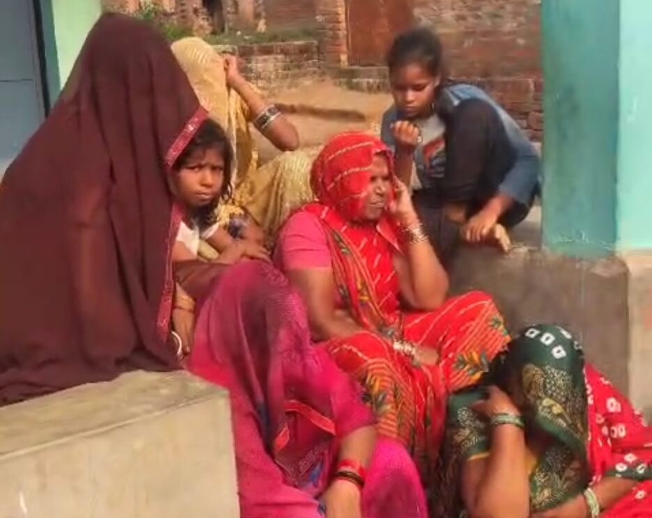 भरवारी में मंदिर के अंदर वृद्ध का फांसी के फंदे पर लटका मिला शव,सुबह पूजा करने वाले लोगों ने देखा तो मचा हड़कंप