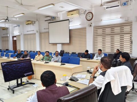 डीएम ने की सोशल सेक्टर की समीक्षा बैठक, छात्रवृत्ति को लेकर दिए आवश्यक निर्देश