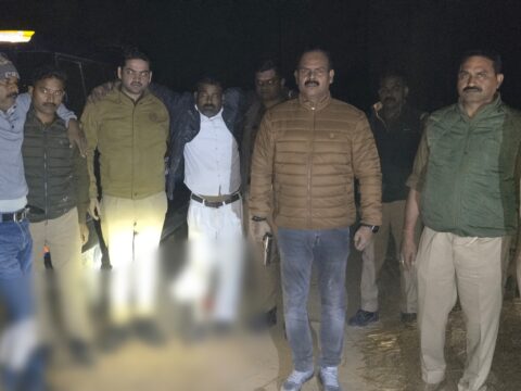 गौकशी के तीन आरोपी पुलिस मुठभेड़ में अरेस्ट,मुठभेड़ के दौरान दो के पैर में लगी गोली, तीसरे को पुलिस ने दौड़ाकर पकड़ा