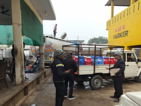 कौशाम्बी में मिलावटी दूध की बिक्री को लेकर चलाया गया अभियान,खाद्य विभाग ने भरा सैंपल