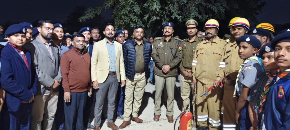 पुलिस लाइन में ब्लैक आउट अभ्यास एवं मॉकड्रिल का आयोजन,सीटी और सायरन बजते ही अलर्ट हुई पुलिस,आग से बचाव के लिए पहुँची फायर ब्रिगेड, घायलों को अस्पताल पहुंचाने का हुआ प्लेरोल