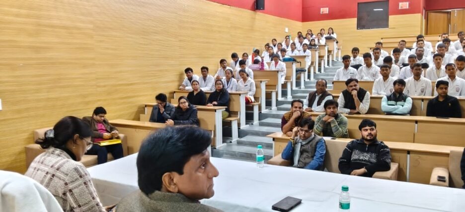 मेडिकल कॉलेज में विकसित उत्तर प्रदेश-विकसित भारत एवं उत्तर प्रदेश दिवस 2026 केे उपलक्ष्य में हुआ कार्यक्रम का आयोजन