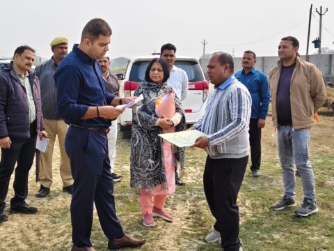 डीएम ने कान्हा गौशाला का निरीक्षण कर निर्माण कार्य की प्रगति का लिया जायजा,निर्माण कार्य लम्बित पाए जाने पर ठेकेदार के विरुद्ध कार्रवाई करने के दिए निर्देश