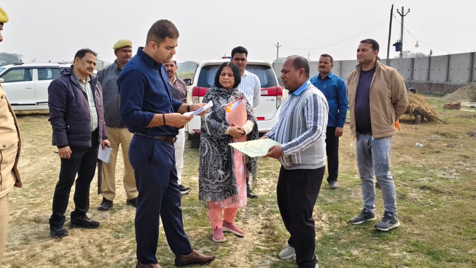 डीएम ने कान्हा गौशाला का निरीक्षण कर निर्माण कार्य की प्रगति का लिया जायजा,निर्माण कार्य लम्बित पाए जाने पर ठेकेदार के विरुद्ध कार्रवाई करने के दिए निर्देश