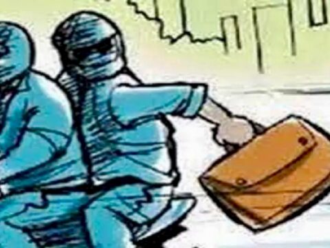 सिराथू में बाइक सवार बदमाश किराना की दुकान से रुपयों से भरा बक्सा लेकर फरार,पुलिस बदमाशो की तलाश में जुटी