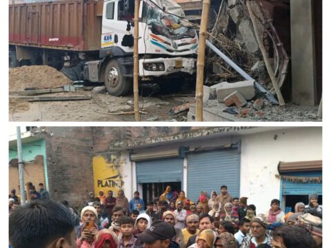 तेज रफ्तार का कहर,घर में घुसा तेज रफ्तार अनियंत्रित डम्फर,हादसे में युवक गंभीर घायल,युवक के दोनों पैर कटे