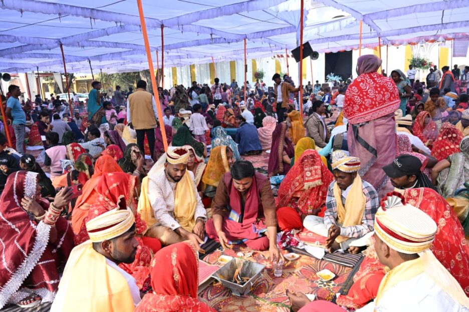 मुख्यमंत्री सामूहिक विवाह कार्यक्रम में वैवाहिक बंधन में बधें दो मुस्लिम जोड़ो सहित 91 नवयुगल जोड़े