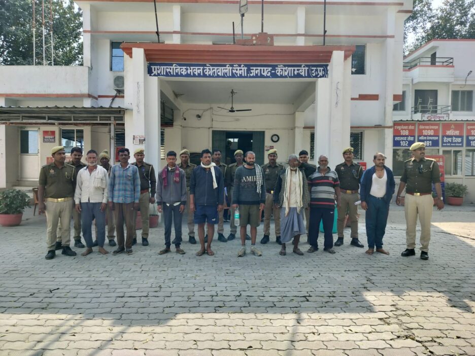 कौशाम्बी में मकान का कब्जा खाली करने गई पुलिस और राजस्व विभाग की टीम पर पथराव मामला:पथराव का वीडियो वायरल,16 पर FIR दर्ज,8 अरेस्ट