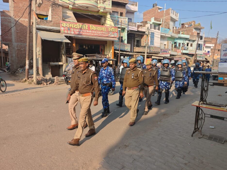 रमजान और होली त्योहारों के मद्देनजर पुलिस ने RAF के साथ किया पैदल मार्च