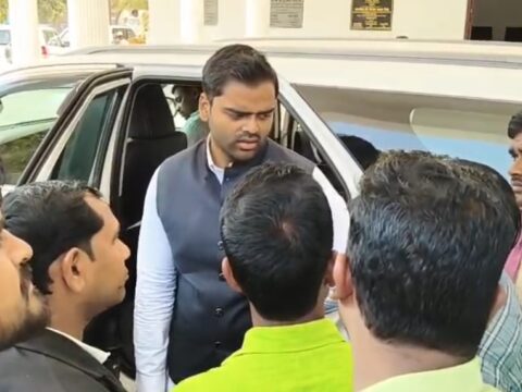 कौशाम्बी में दिशा की बैठक स्थगित,सांसद ने गत कार्यवाही पर मांगा था जवाब,अधिकारी नहीं दे सके जवाब,सांसद ने भ्रष्टाचार और लापरवाही का लगाया आरोप