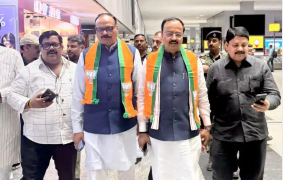 लखनऊ में डिप्टी सीएम का प्लेन फिर हुआ खराब,डिप्टी सीएम केशव प्रसाद मौर्य और बृजेश पाठक एक घंटे तक फंसे रहे