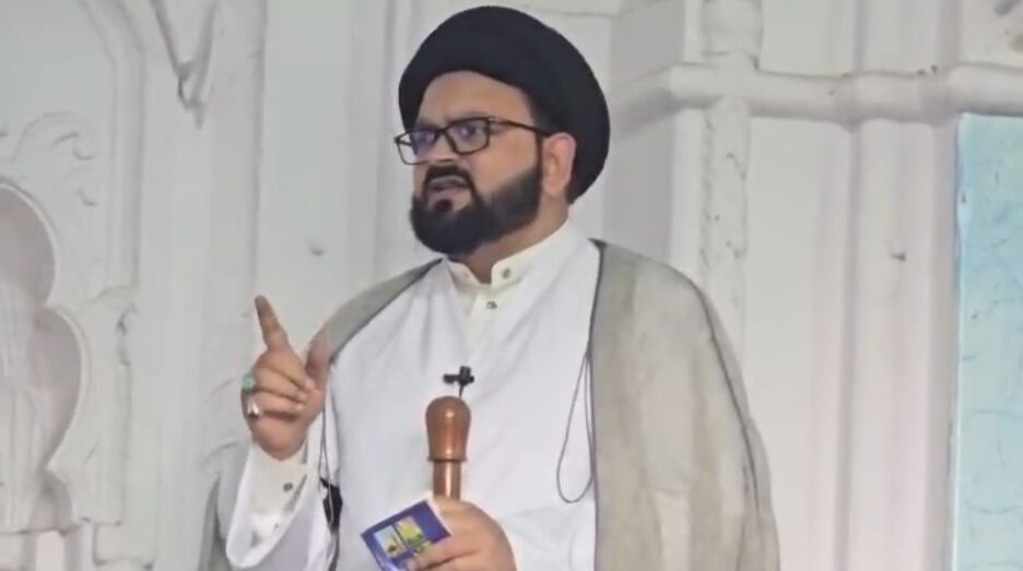 कौशाम्बी के शिया समुदाय ने काली पट्टी बांधकर अदा की ईद की नमाज़,शिया धर्म गुरु सैयद अली ख़ामेनेई की शहादत और ईरान व फिलिस्तीन मे शहीद हुए बच्चो को किया याद