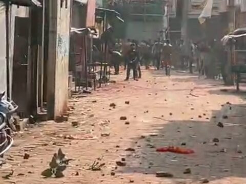 होली की बारात के दौरान सराय अकिल में हुए विवाद और पत्थरबाजी मामले में में 15 नामजद व 12 से 15 अज्ञात के खिलाफ मुकदमा दर्ज