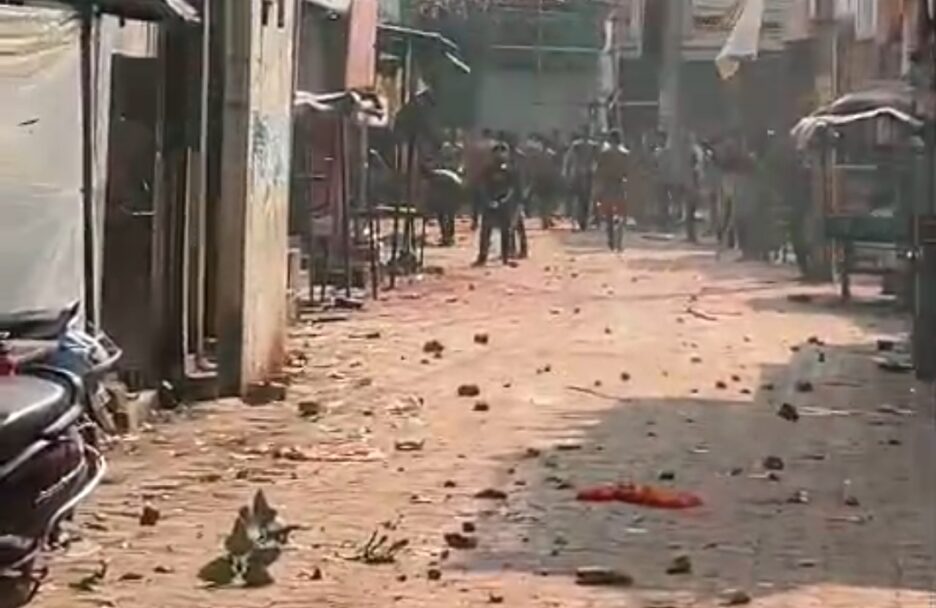 होली की बारात के दौरान सराय अकिल में हुए विवाद और पत्थरबाजी मामले में में 15 नामजद व 12 से 15 अज्ञात के खिलाफ मुकदमा दर्ज