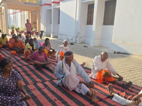 अटल वयो अभ्युदय योजना के अंतर्गत वृद्धाश्रम में योग शिविर आयोजित