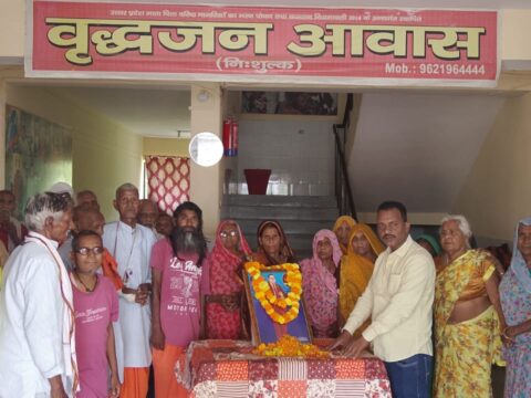 वृद्धाश्रम में श्रद्धा व सम्मान के साथ मनाई गई बाबा साहब डॉ. भीमराव अंबेडकर जयंती