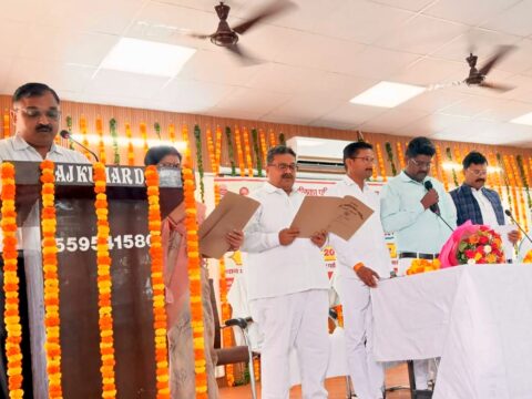 नगर पालिका भरवारी में शासन द्वारा नामित सभासदों को दिलाई गई पद एवं गोपनीयता की शपथ