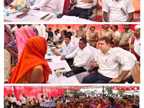 डीएम ने ग्राम चौपाल लगाकर सुनी ग्रामवासियों की समस्याएं,विभिन्न योजनाओं के अंतर्गत छूटे हुए सभी पात्र लोगों को शीघ्र लाभान्वित करने के निर्देश