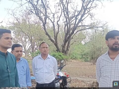 एसडीएम मंझनपुर एवं अतिरिक्त मजिस्ट्रेट ने तालाब एवं नवीन परती की भूमि पर हुए अवैध अतिक्रमण को हटवाया