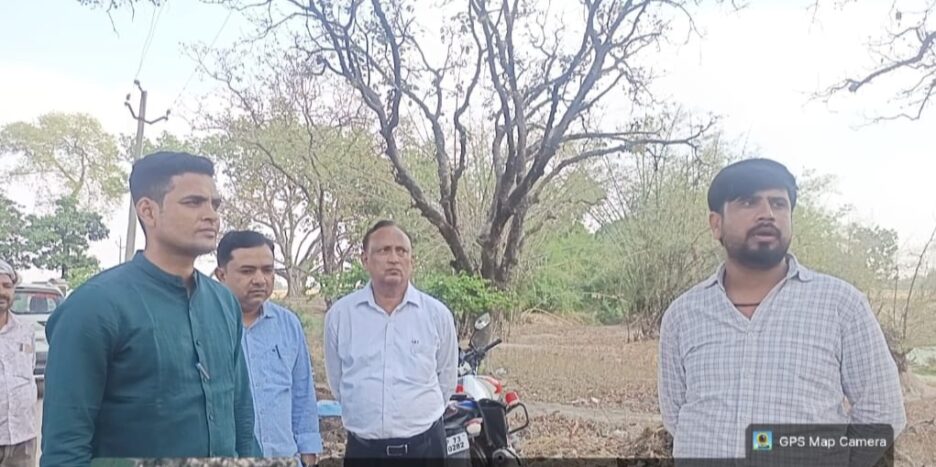 एसडीएम मंझनपुर एवं अतिरिक्त मजिस्ट्रेट ने तालाब एवं नवीन परती की भूमि पर हुए अवैध अतिक्रमण को हटवाया