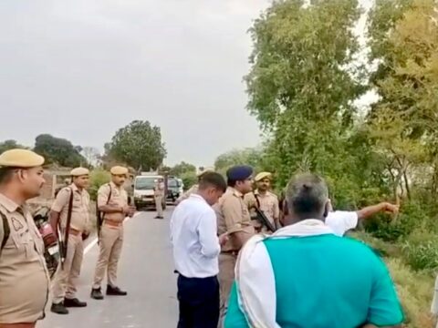 कौशाम्बी में दिनदहाड़े बिजली विभाग के कर्मचारी की गला रेतकर हत्या से सनसनी,एसपी मौके पर