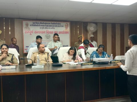 कमिश्नर एवं आईजी प्रयागराज मंडल ने तहसील मंझनपुर में सुनीं जनशिकायतें,IGRS के फर्जी निस्तारण पर कहा समीक्षा की जा रही है,आवेदकों का लिया जा रहा फीडबैक